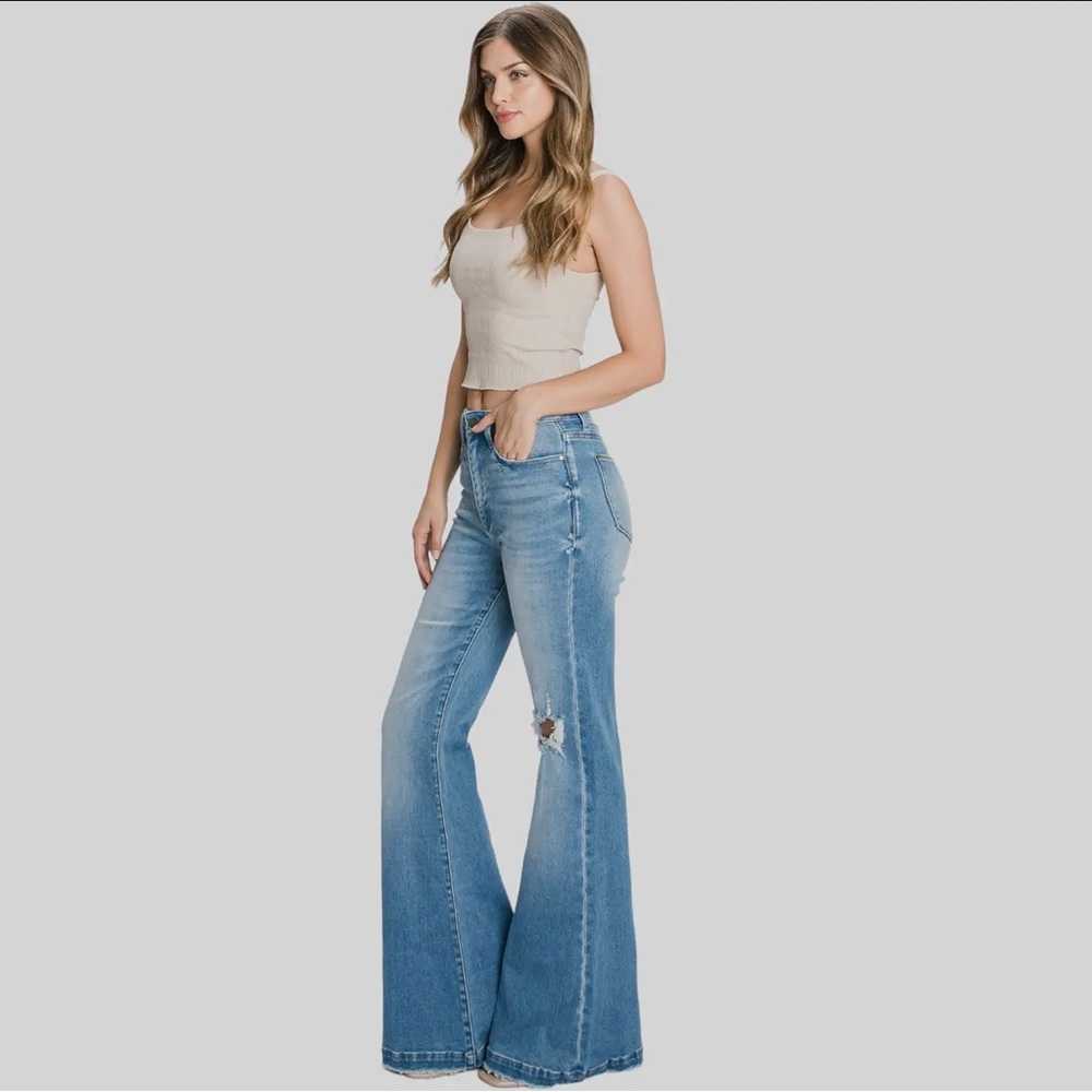 PETITE DISTRESSED SUPER HIGH RISE 70'S INSPIRED FLARE